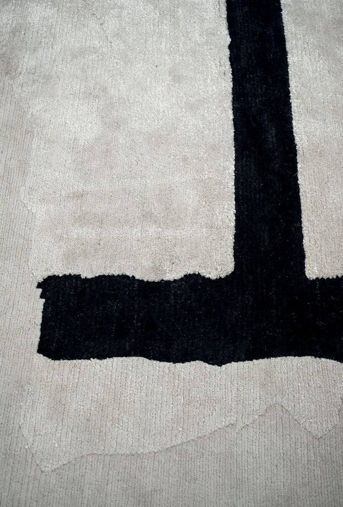 Atlas Pattern one rug, Weft and warp in cotton and hand-spun and Tibetan wool in white and black pattern.