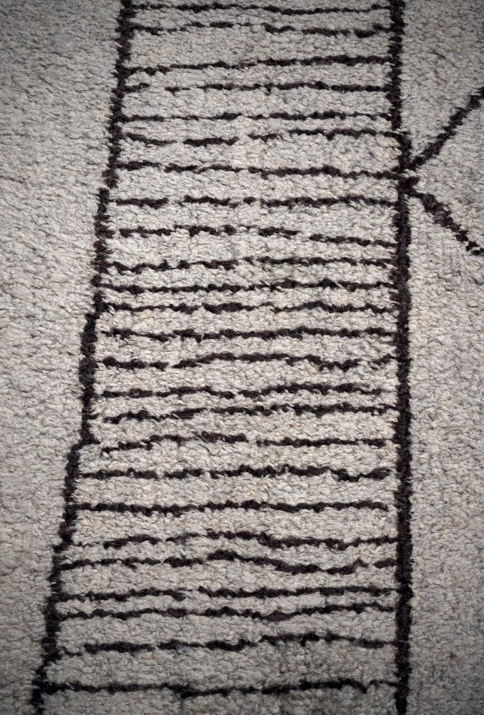 Berbère Light Grey + Dark Brown | Pattern A. Rug decorated with a woolen stitching.