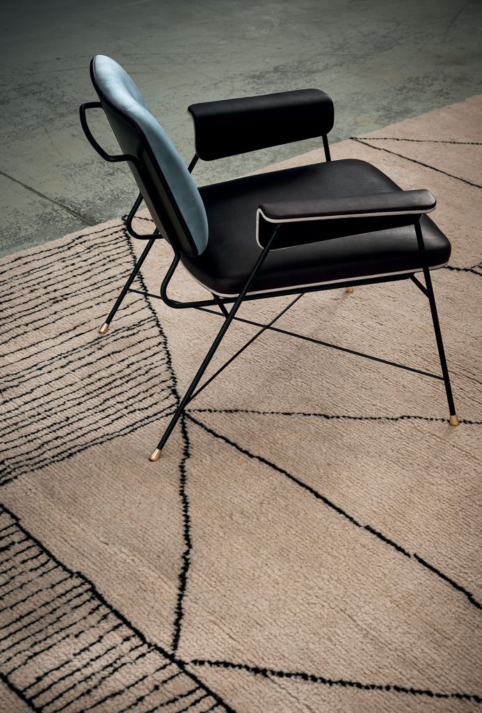 Rug decorated with a woolen stitching in nero and black pattern in a living room.