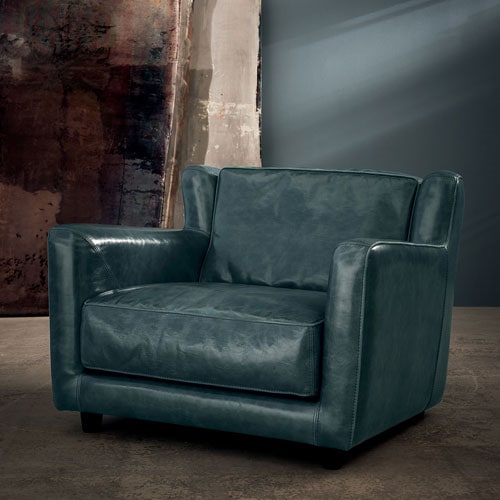 Berge Longe Armchair. Single-part frame. Green Seat cushions and back cushions leather in a living room.