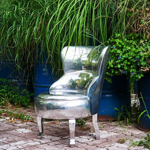 Sleek aluminum armchair inspired by the Sellerina model.