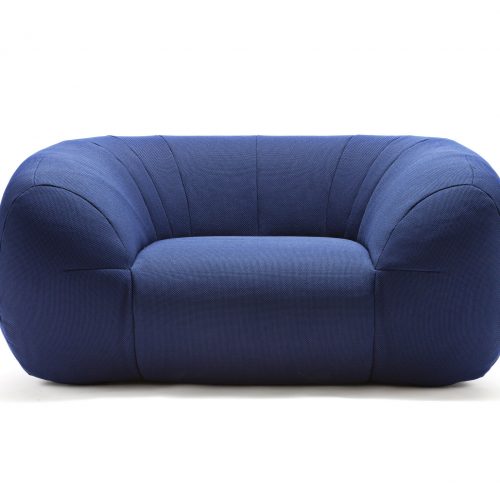 palau armchair in blue on a white background.