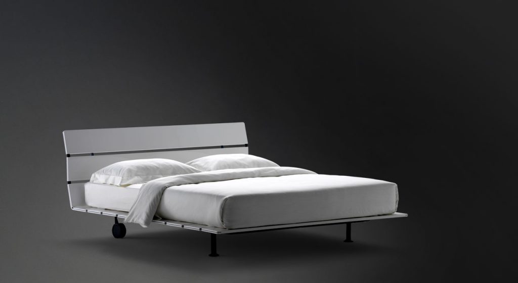 Tadao Double bed in gray oak. Structure and two legs in black on a black background.