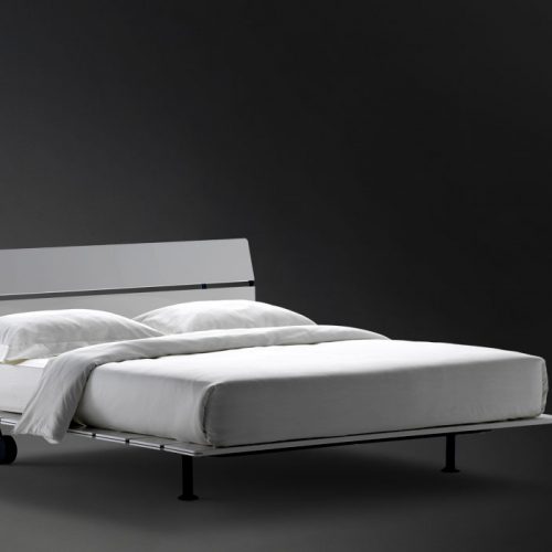 Tadao Double bed in gray oak. Structure and two legs in black on a black background.