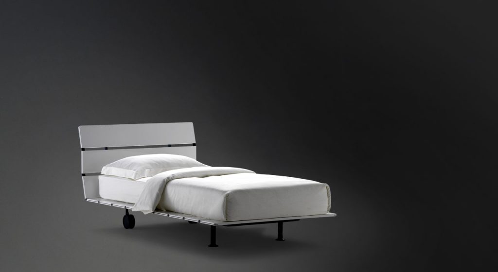 Tadao Single bed in gray oak. Structure and two legs in black on a black background.