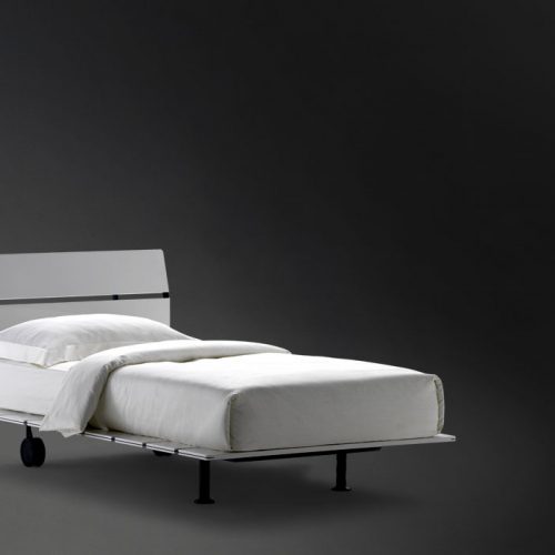 Tadao Single bed in gray oak. Structure and two legs in black on a black background.