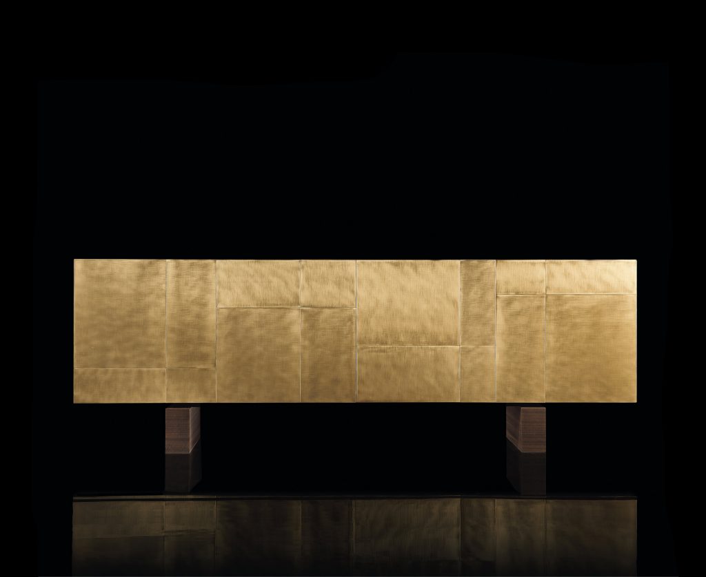 Slim Side High sideboard. Structure, base and four doors, finish in brass on a black background.