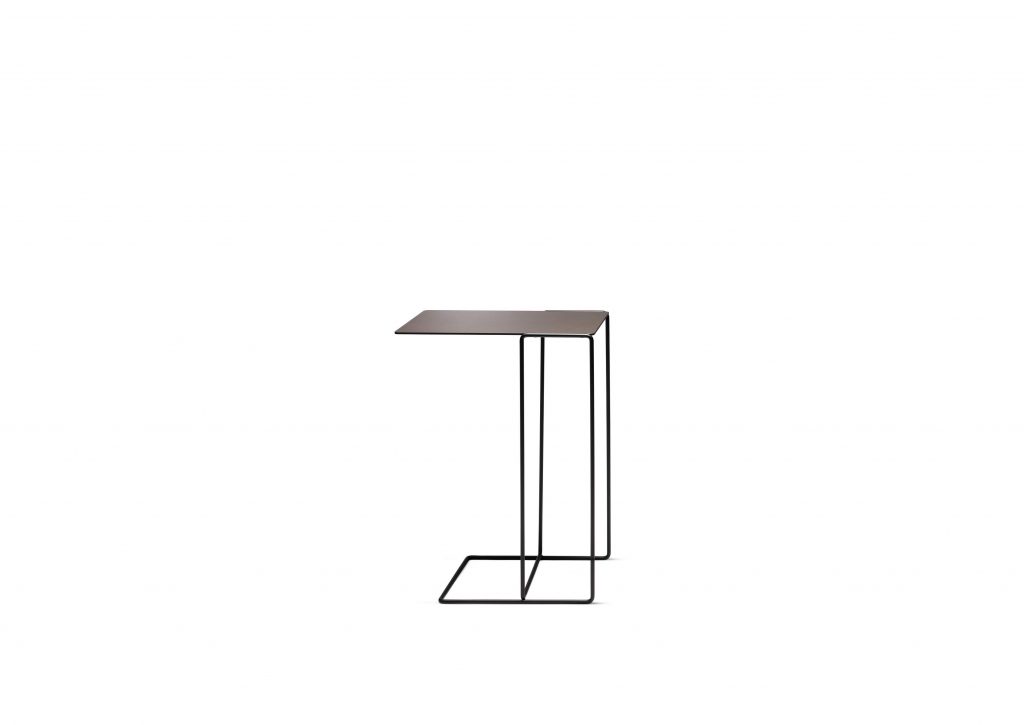 Square Oki side table, top in brown, structure and legs in black metal frame on a white background.