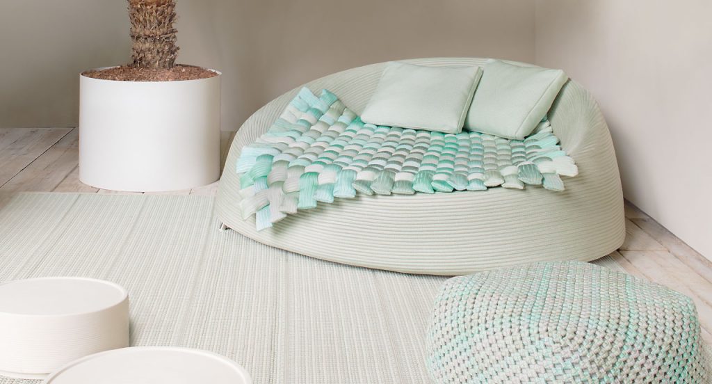 White Afra Large seat, upholstery structure of rope cord sewn with a spiral-like pattern, seat cushion in fabric in a living room.