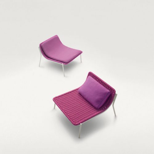 Two pink Baia lounge chairs, four legs in white steel, structure upholstery in fabric, left with seat pad and right with cushion on a white background.