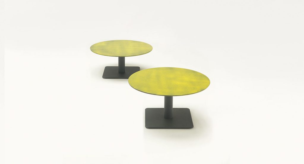 Three white Giro Outdoor Cofee Table, structure and central leg in steel, top in concrete, one in grey, one in yellow and one in orange in a dining room.
