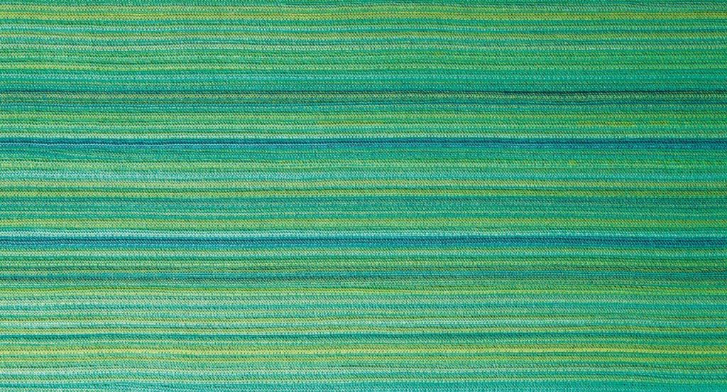 Parallelo rug made of blue and green wool cords.