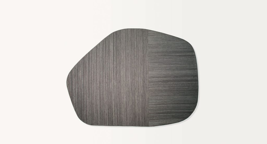 Parallelo rug, irregular shape made of grey wool cords on a white background.
