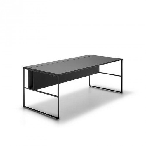 A 20 Venti workstation single desk. Black tops are made of medium density fibreboard panels, in has a structural wireway, Steel frame and legs in graphite grey and open compartment on a white background.
