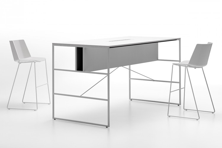 A high 20 Venti workstation. White tops are made of medium density fibreboard panels, in has a structural wireway, Steel frame and legs in white and open compartment on a white background.