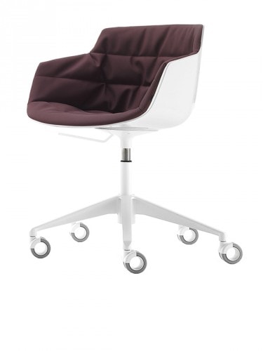 A white Flow Slim chair, dark brown pad and 5-point-star height-adjustable on castors on a white background.