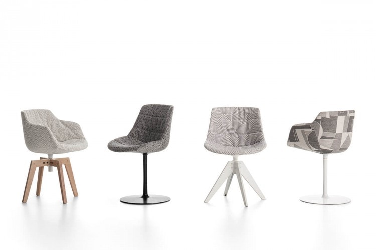 Four Flow Textile chairs, one in grey pattern with four-legged in natural oak, one in grey pattern with a central leg, one in gray pattern with four-legged steel in white and one in grey pattern with a white central leg on a white background.