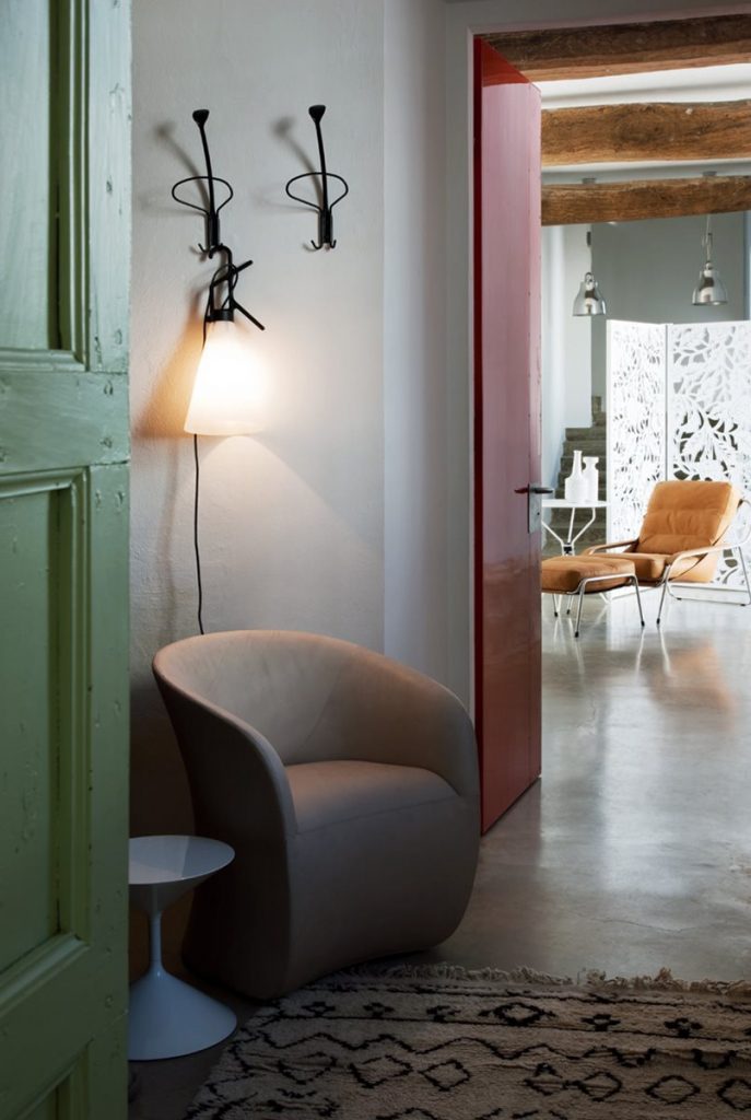 Two Museo coat hangers in black metal frame with irregular shape on a white wall