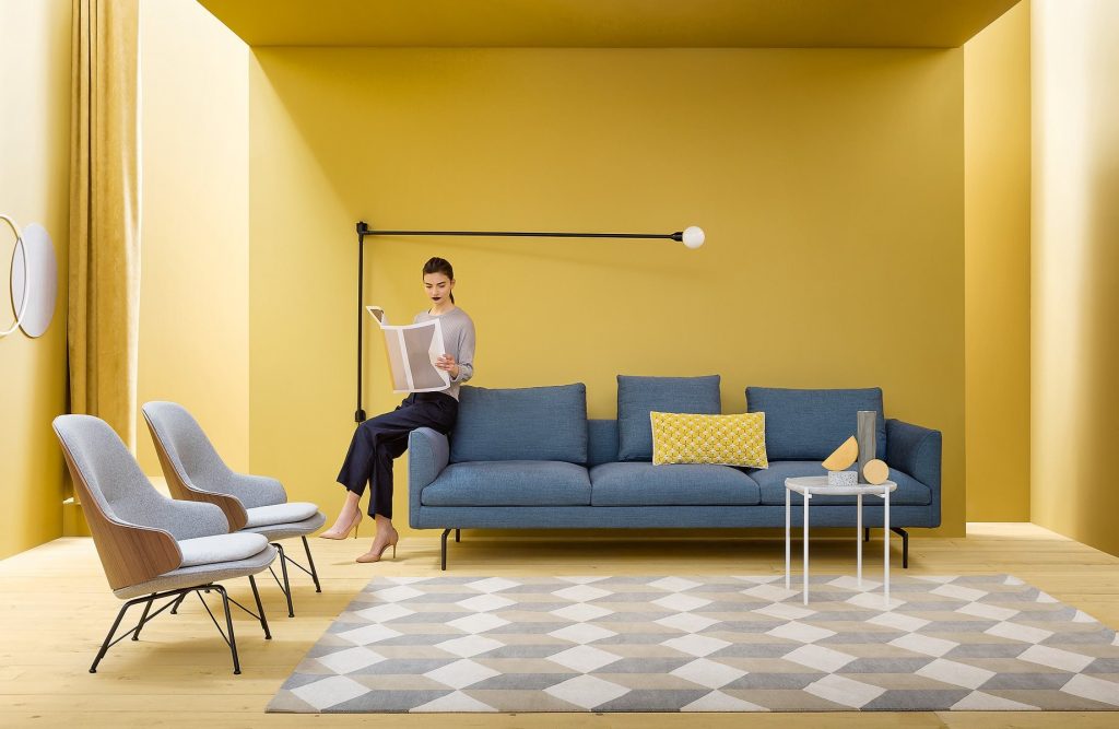 Niobe 648 coffee table with a white and gray round marble top and a white sleek metal frame in a living room.