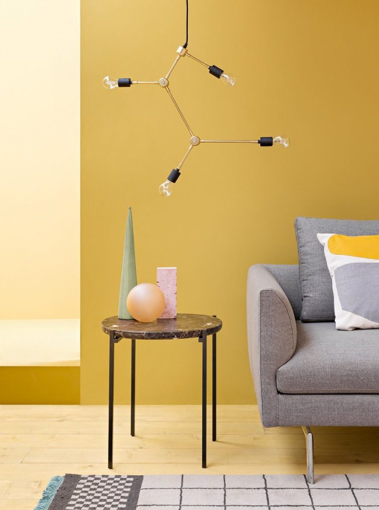 Niobe 648 coffee table with a white and brown round marble top and a white sleek metal frame in a living room.