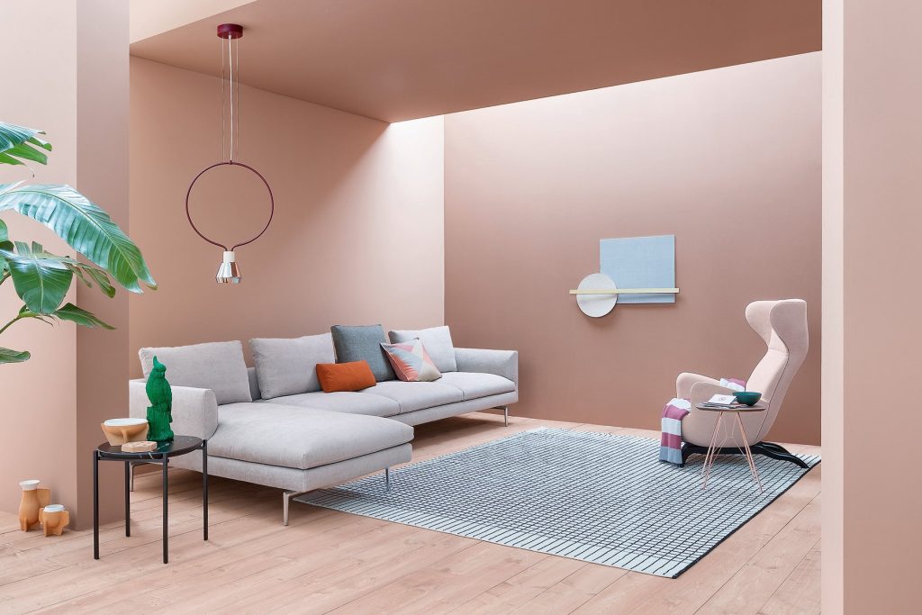 Niobe 648 coffee table with a white and black round marble top and a white sleek metal frame in a living room.