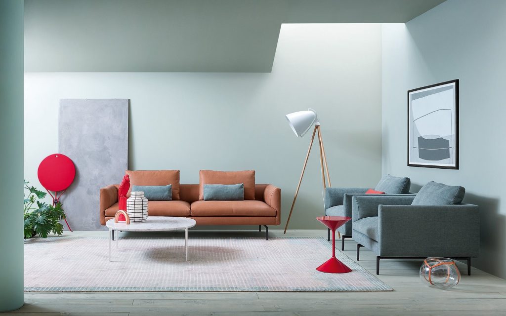 Niobe 671 672 coffee table with round top in gray and white marble, and black slender metal legs in a living room.