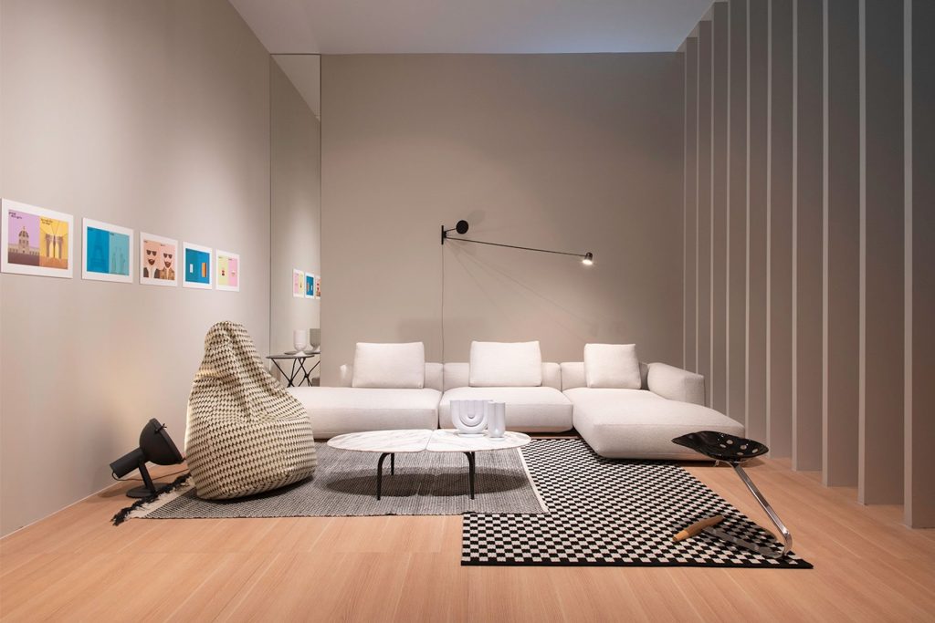 Pianoalto Modular sofa in white on top of a grey carpet on a wooden floor with a white walled background