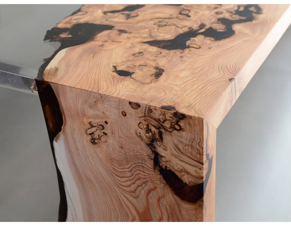 This Creek Coffee Table combines natural burl wood with a clear resin river, creating a flowing organic design. The seamless transition between wood and resin highlights its sculptural presence.