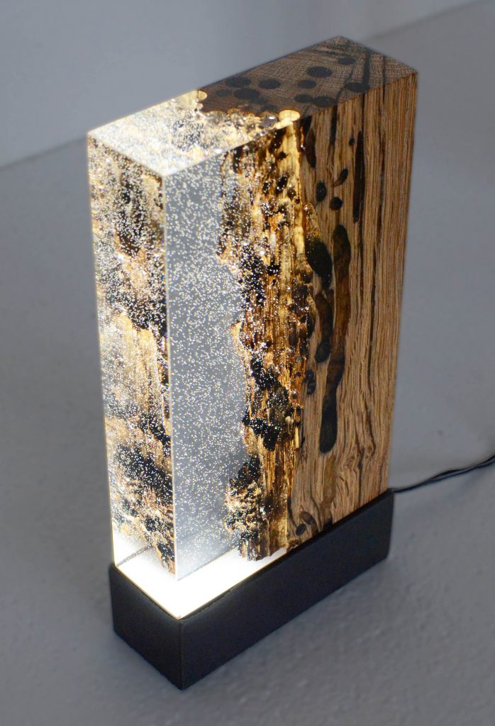 piece made of natural wood base coated in alcarol resin in a golden and transparent tone