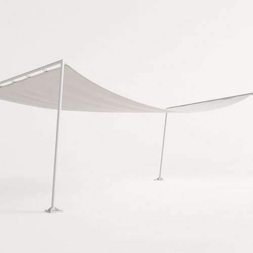Ala shading structure and four legs made of white steel, shadding sail of white polyester fabric on a white background.