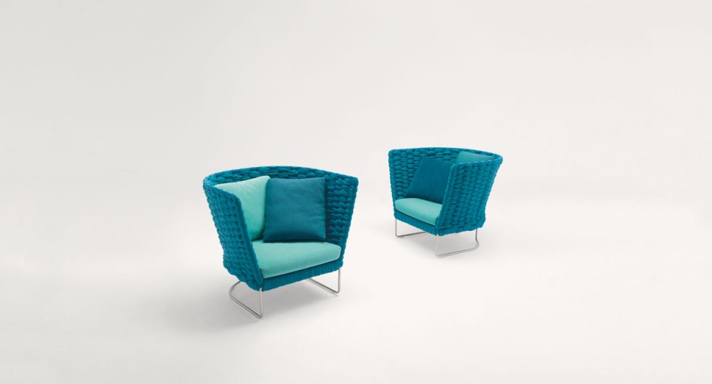 Two blue Ami Outdoor Armchairs, structure upholstery in fabric, seat cushion in fabric, structure and leg in steel on a white background.