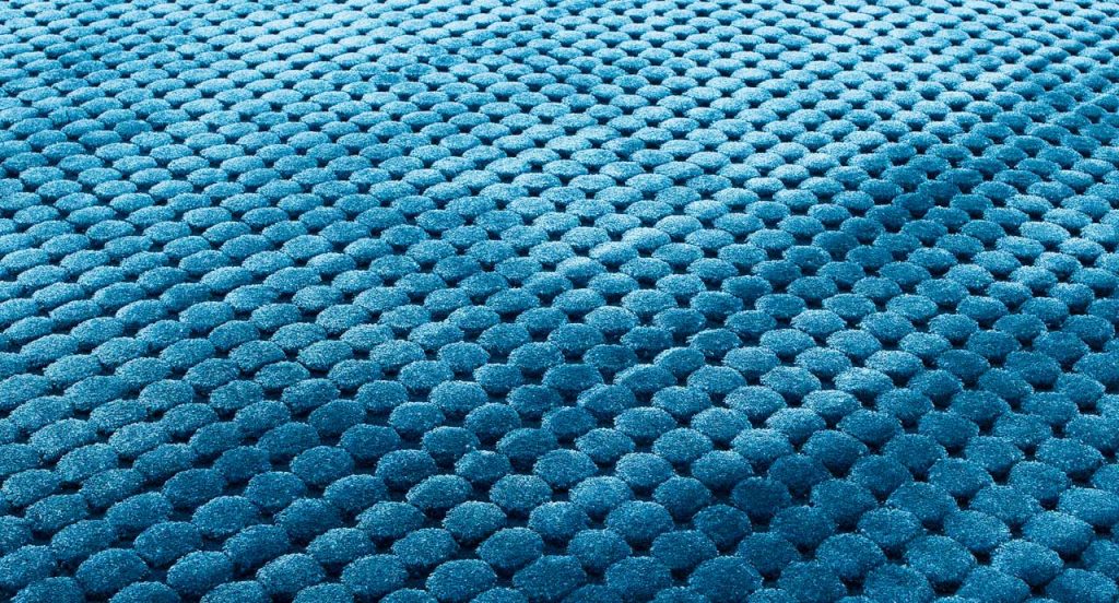 Crown rug made of blue wool.