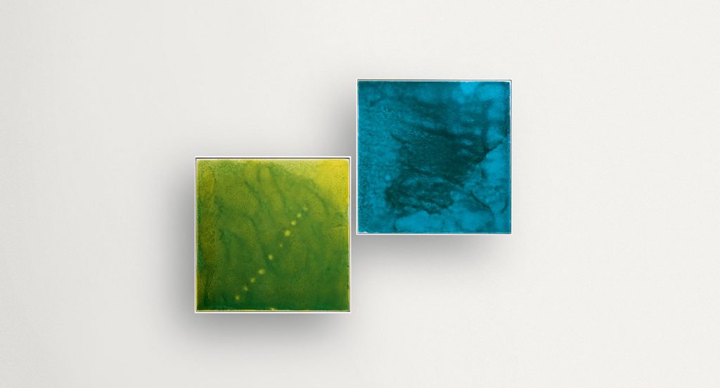 Two Lio side tables, leg structure steel, top in blue and green on a white background.