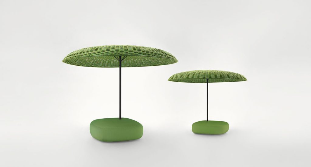 Two Mogambo parasols, structure in black aluminium and steel, top of green yope yarn on a white background.