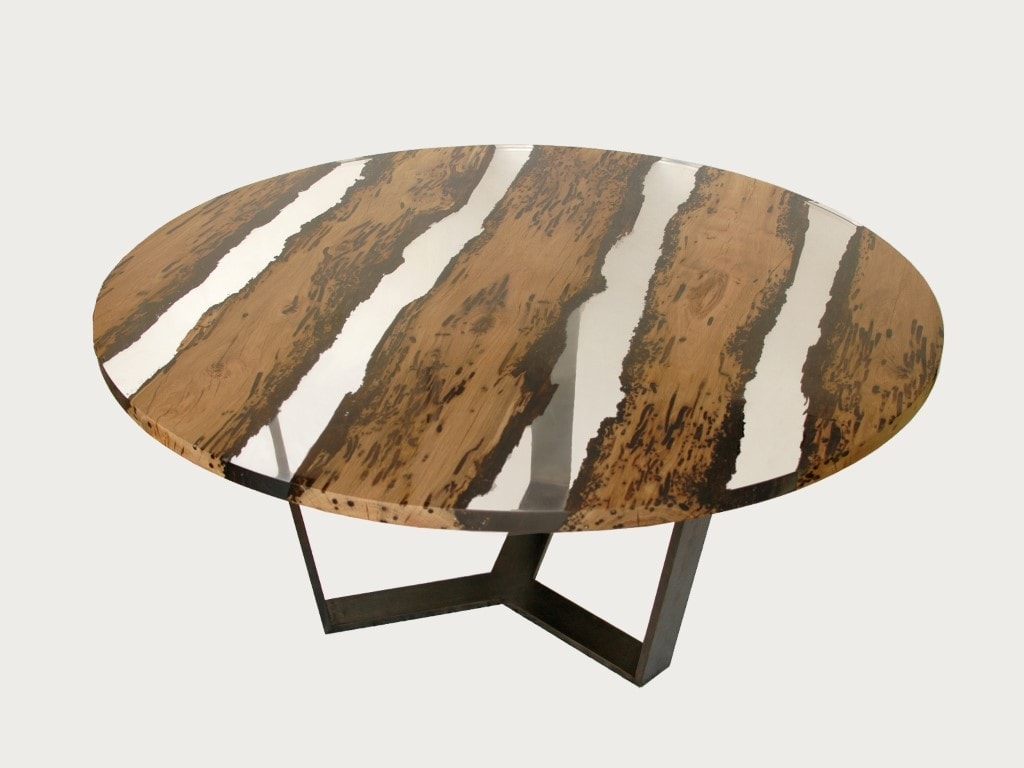 Chimenti Round Table with a circular shape, made of solid wood with a natural finish and featuring a transparent resin inlay, set against a white background.