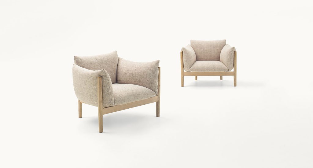 Tapio Armchair, upholstery in white fabrics, structure and four chairs in natural wooden on a white background.