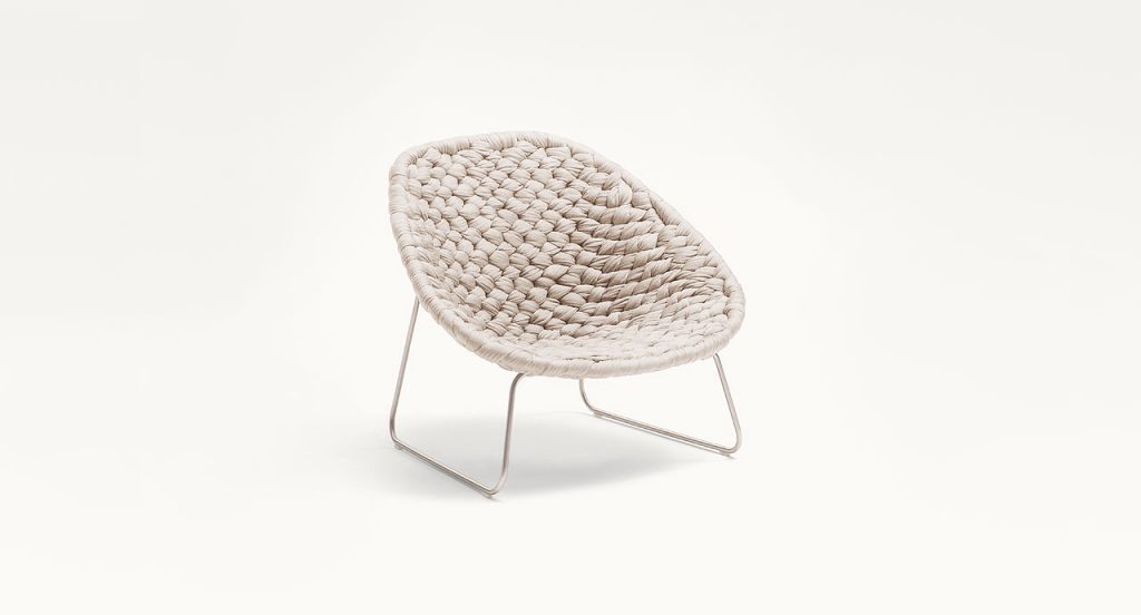 Shito Outdoor Armchair, structure and legs in steel, upholstery in tubular knit on a white background.