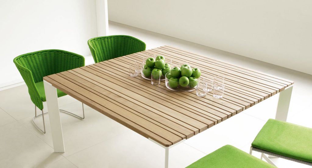 Square Sunset Dining Table, top in natural wood, structure and four legs in steel in a dining room.