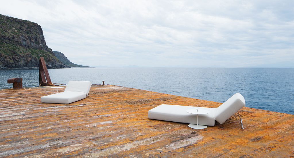 Two well sun beds, structure in steel, upholstery in white fabrics in the outdoor.