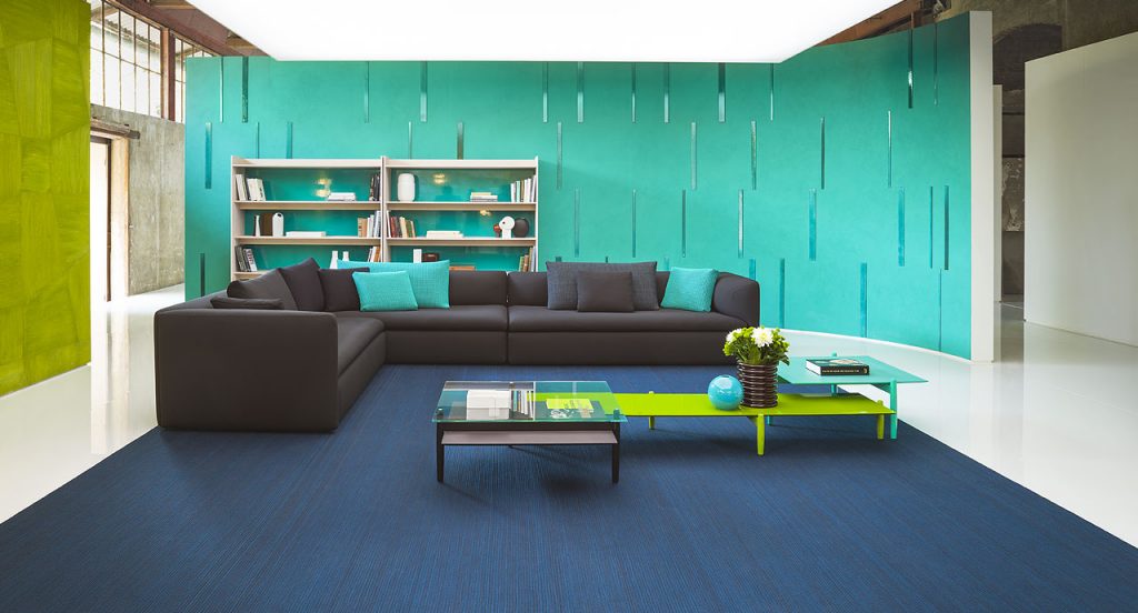 Two Tapio Side Table, left in green, right in blue. Ash heartwood structure and top in wood fiber with four legs in a living room.