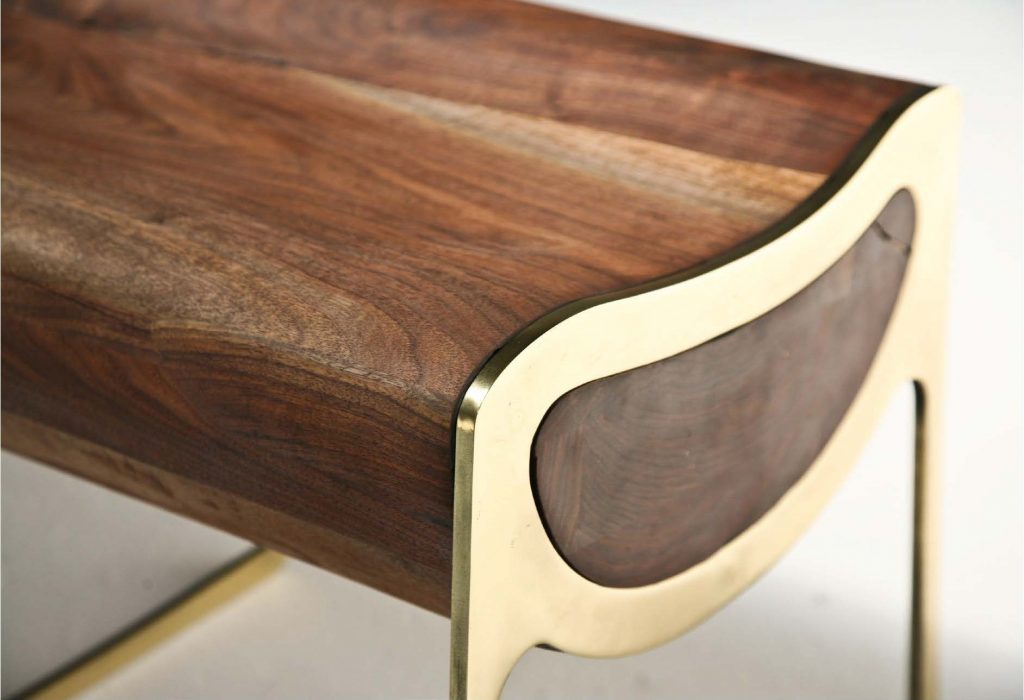 bench finish made of gilded steel and lacquered carved wood