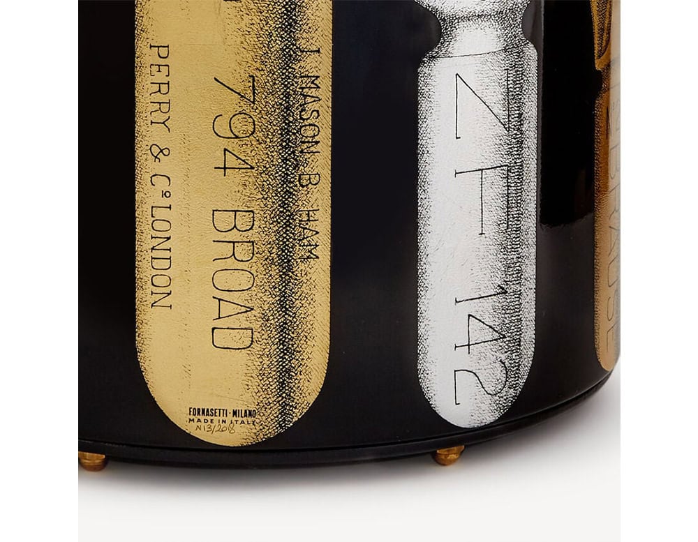 This cylindrical paper basket transforms an everyday object into a collectible artwork with its metallic pen nib motif and exquisite Italian craftsmanship.