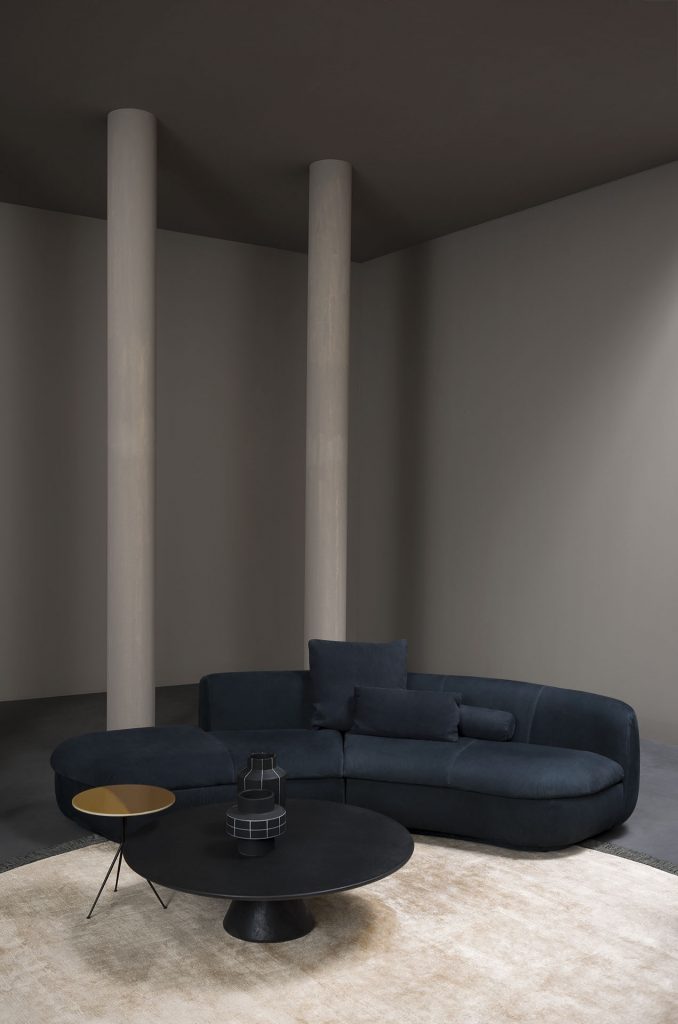 two sofas made of velvet fabric in a dark blue tone in a living room