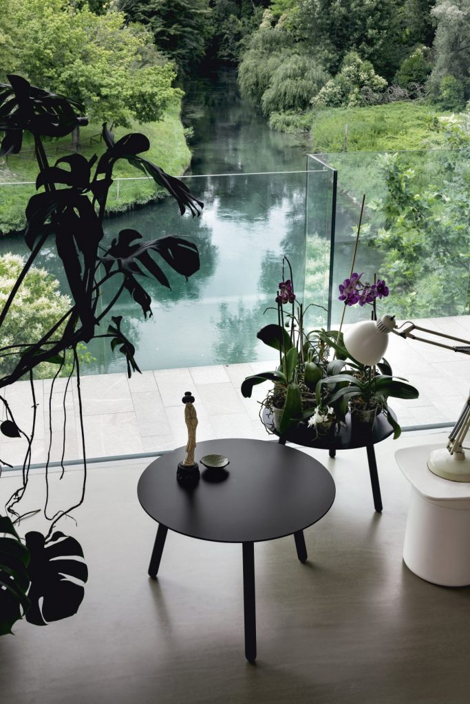 small side table in the shape of a circle made of a wooden base in a black tone