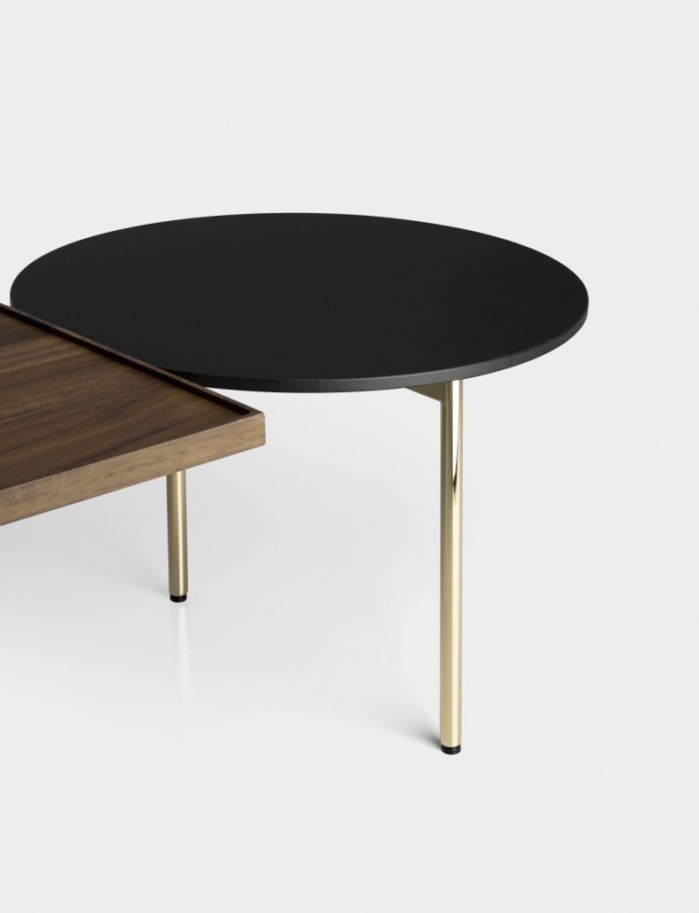 circle-shaped centerpiece made of wood and metal in a black tone