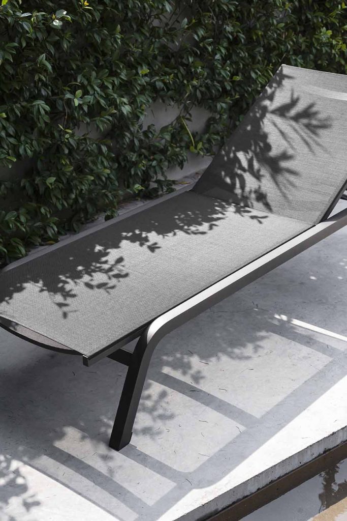 Surfer One Sunlounger silver color outside