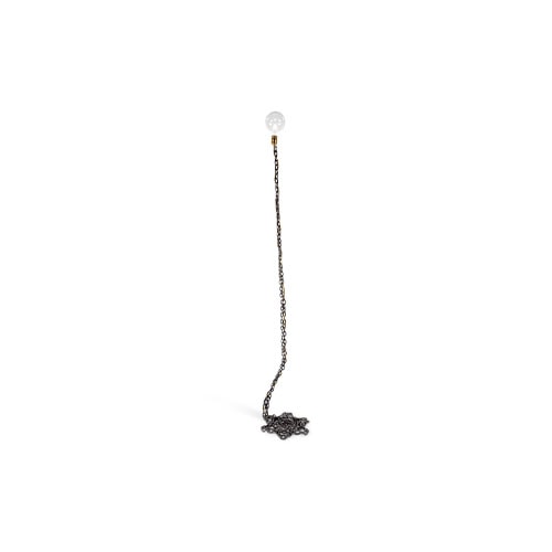 Privat Lampe chain floor lamp in front of a white background