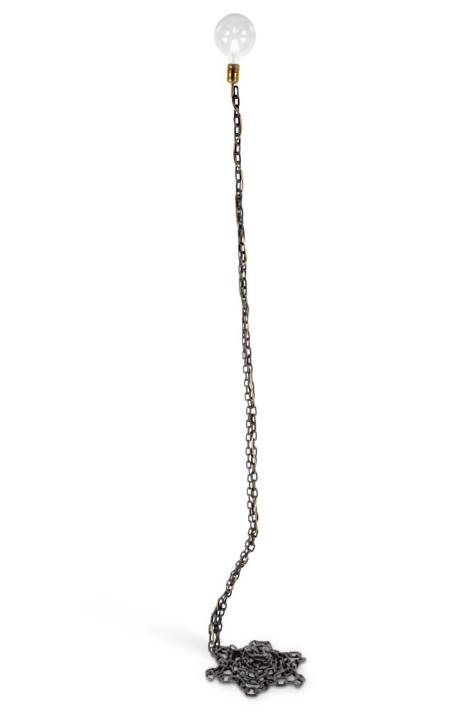 Privat Lampe chain floor lamp in front of a white background