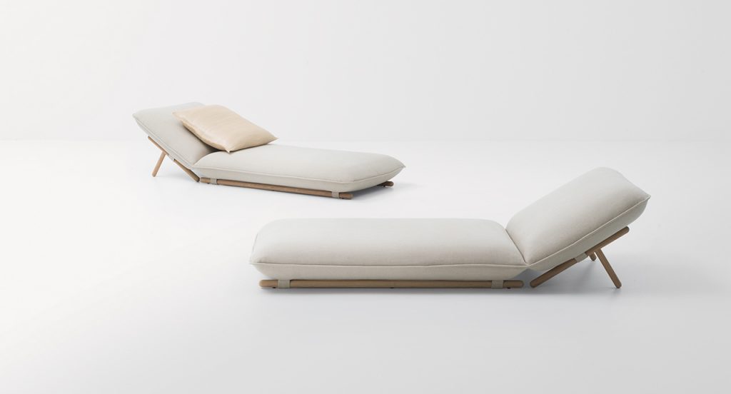 Pair of Hiro Chaise Longue in front of a white background