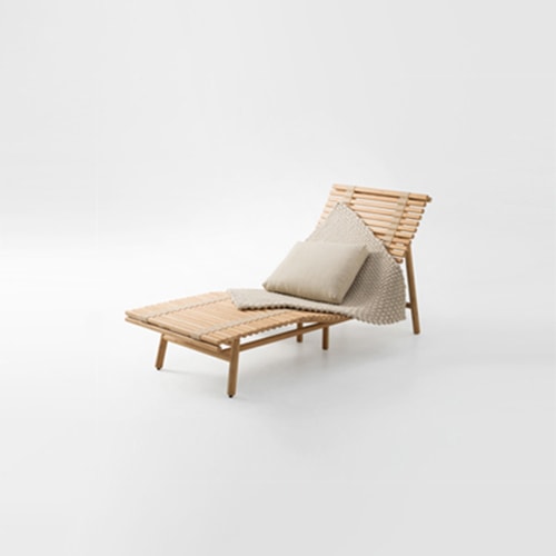 Shibui Chaise Longue in front of a white background